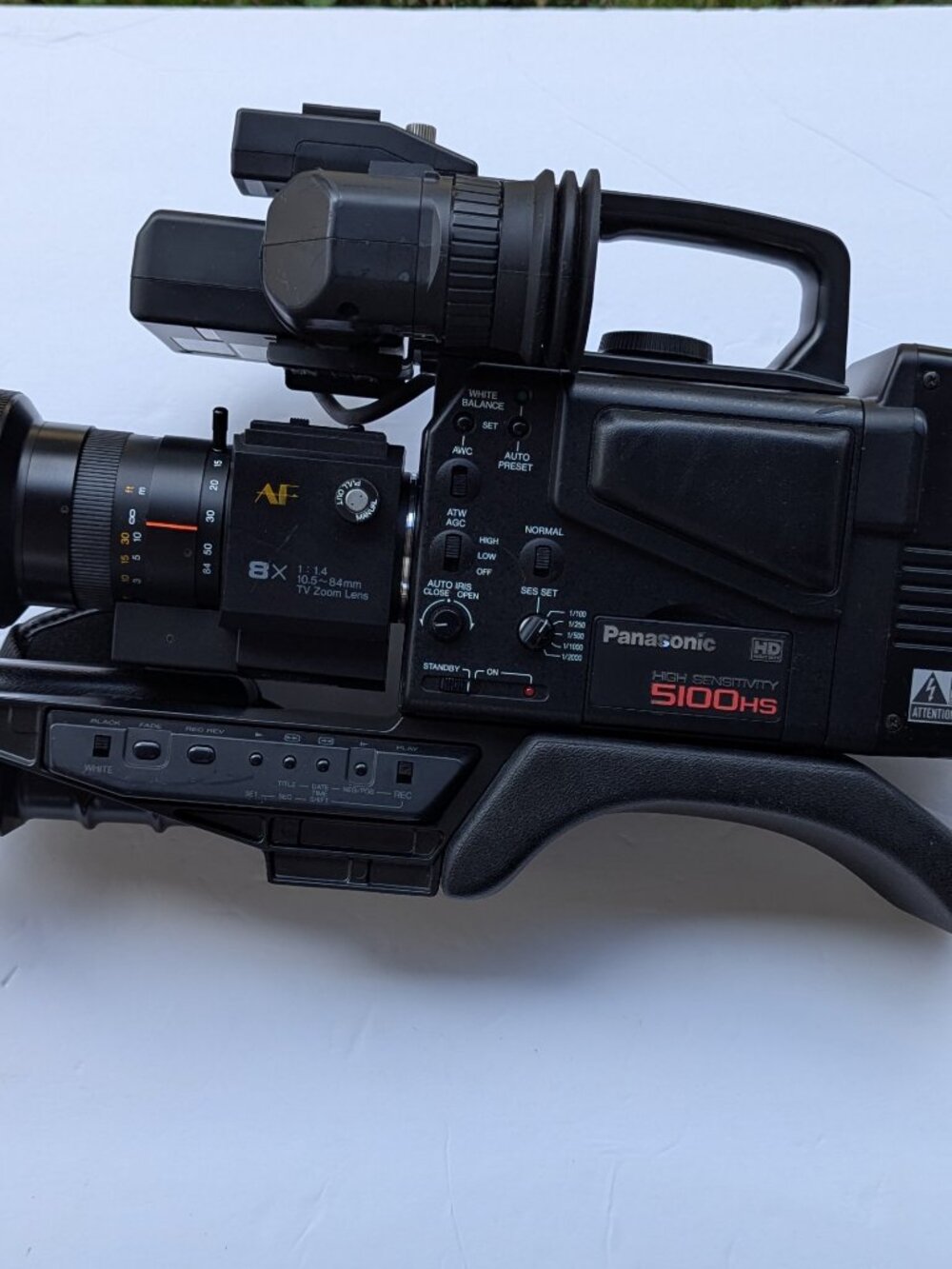 Panasonic WV-D5100HS 8x TV Zoom Lens Shoulder/Stand Camera w/ Mic & Case